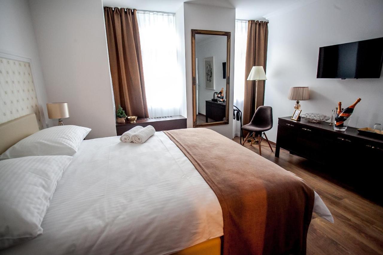 Flex Selfcheckins - Zagreb - Hostel - 8 Rooms - City Centre Buitenkant foto