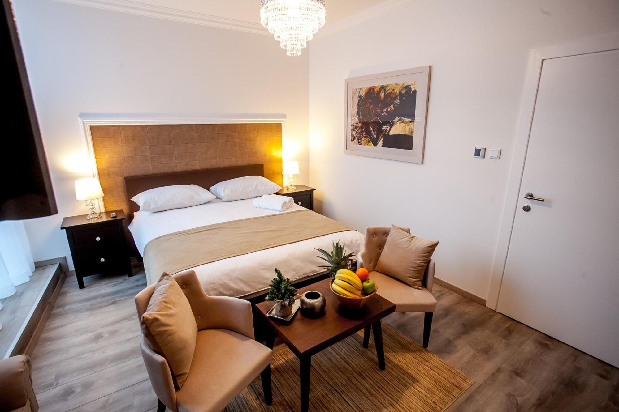 Flex Selfcheckins - Zagreb - Hostel - 8 Rooms - City Centre Buitenkant foto
