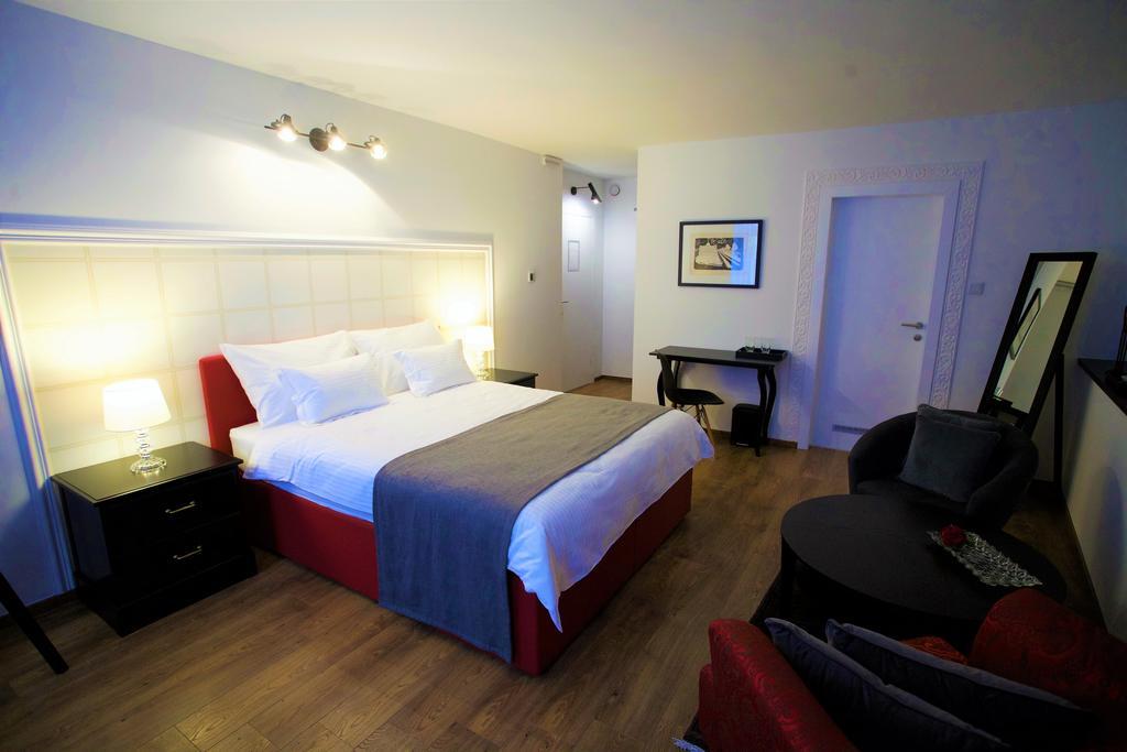 Flex Selfcheckins - Zagreb - Hostel - 8 Rooms - City Centre Buitenkant foto