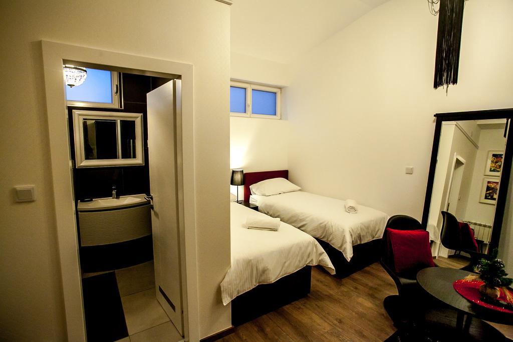 Flex Selfcheckins - Zagreb - Hostel - 8 Rooms - City Centre Buitenkant foto