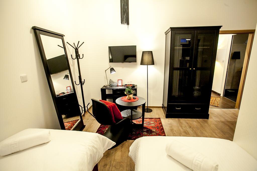 Flex Selfcheckins - Zagreb - Hostel - 8 Rooms - City Centre Buitenkant foto