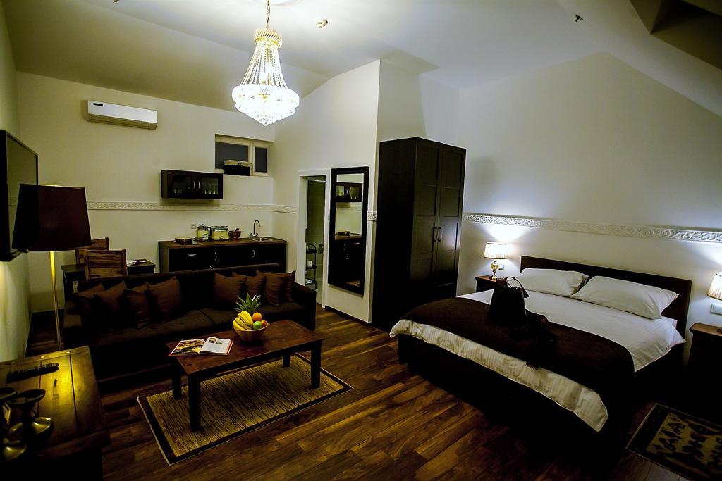 Flex Selfcheckins - Zagreb - Hostel - 8 Rooms - City Centre Buitenkant foto